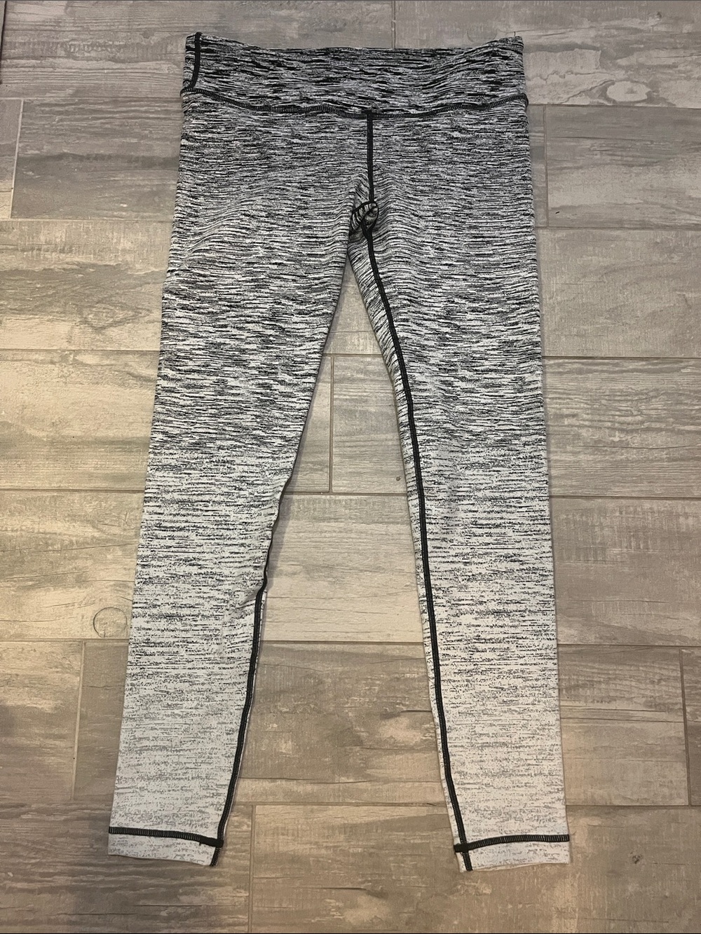 Vimmia Black and White Seam Leggings with Subtle Logo